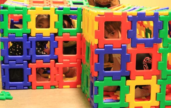 Neuer Spielflur über der Aula begeistert die Kinder